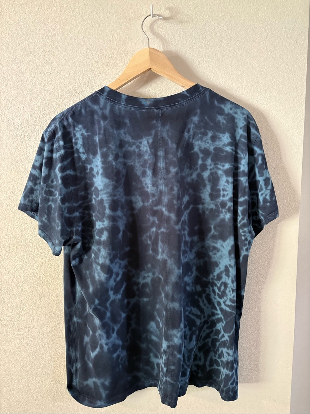 Lululemon Tie-Dye Navy All Yours Short Sleeve T-Shirt, size 10 - Picture 2 of 5